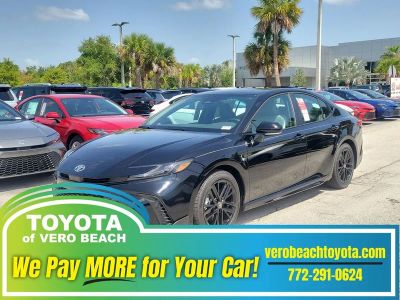 2026 Toyota Camry SE in Midnight Black Metallic — front three-quarter view