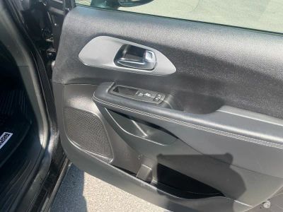2025 Chrysler Pacifica — photo 21 view