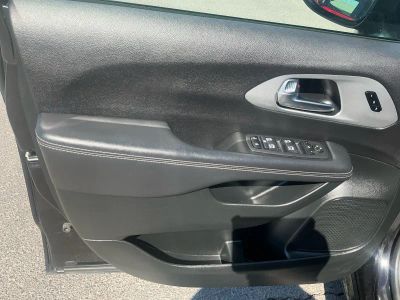 2025 Chrysler Pacifica — photo 15 view