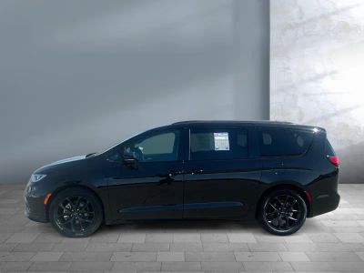 2025 Chrysler Pacifica — rear three-quarter view