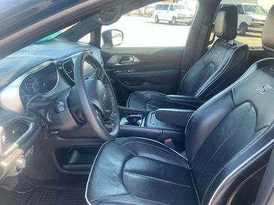 2025 Chrysler Pacifica — photo 9 view