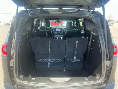 2025 Chrysler Pacifica — photo 17 view