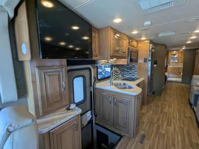 2019 Thor Motor Coach Palazzo - Photo 16