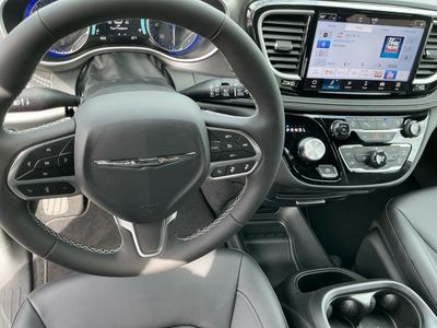 2026 Chrysler Pacifica - Photo 15