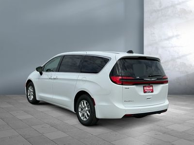 2026 Chrysler Pacifica - Photo 4