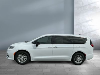 2026 Chrysler Pacifica - Photo 3