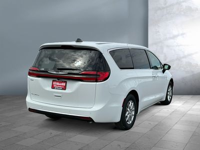 2026 Chrysler Pacifica - Photo 6