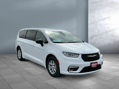 2026 Chrysler Pacifica - Photo 8