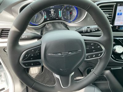 2026 Chrysler Pacifica - Photo 14