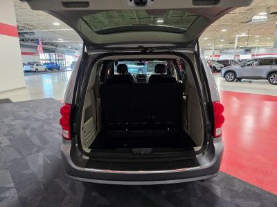 2016 Dodge Grand Caravan — detail view