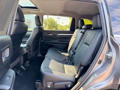 2017 Toyota Highlander - Photo 16
