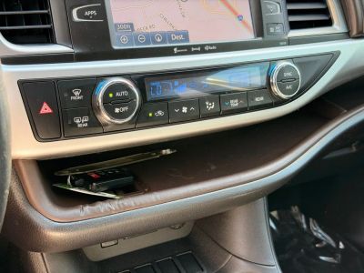 2017 Toyota Highlander - Photo 38