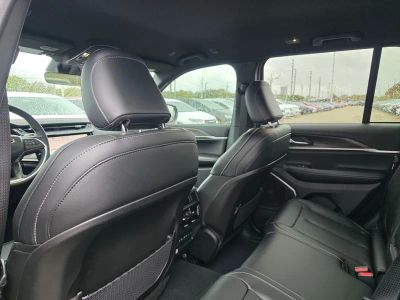 2026 Jeep Grand Cherokee — photo 9 view