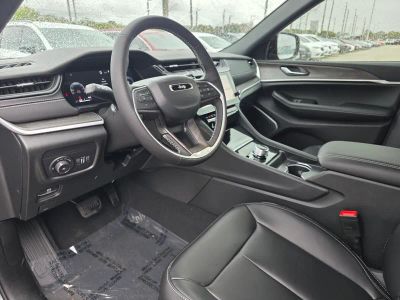 2026 Jeep Grand Cherokee — photo 13 view