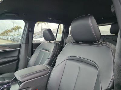 2026 Jeep Grand Cherokee — photo 11 view