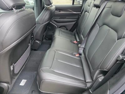 2026 Jeep Grand Cherokee — photo 8 view