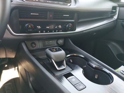 2025 Nissan Rogue — photo 18 view