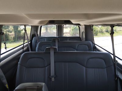 2020 Chevrolet Express Passenger - Photo 18