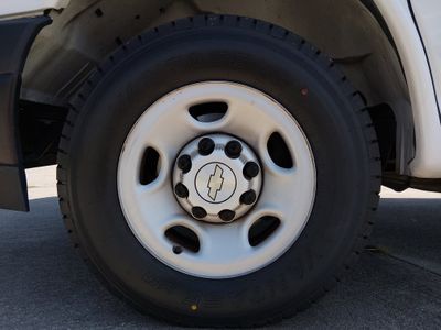 2020 Chevrolet Express Passenger - Photo 10