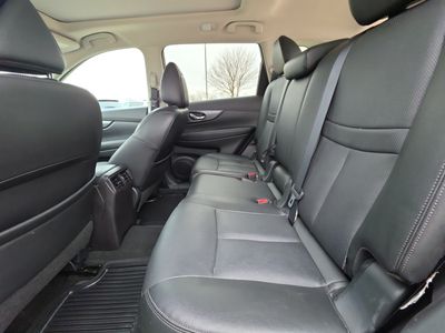 2016 Nissan Rogue — photo 18 view