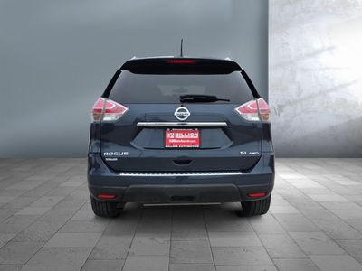 2016 Nissan Rogue — detail view