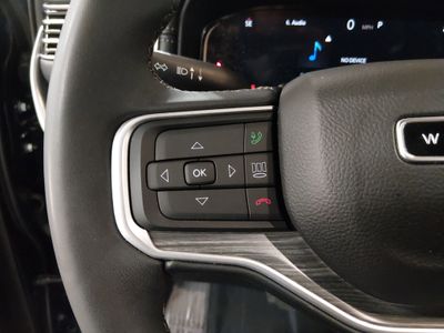 2024 Jeep Wagoneer — photo 12 view
