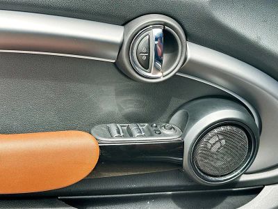 2023 MINI Convertible — photo 18 view