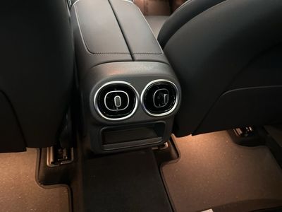2026 Mercedes-Benz GLC — photo 22 view