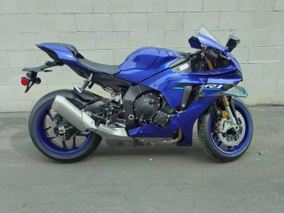 2026 Yamaha YZF-R1 — front three-quarter view