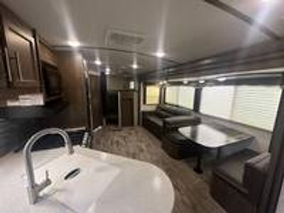 2019 Keystone Keystone RV Cougar — photo 9 view