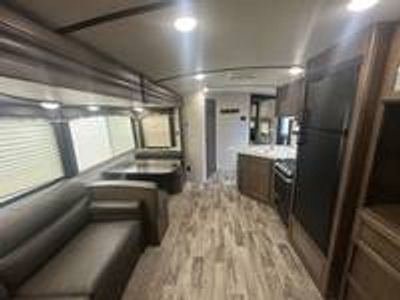 2019 Keystone Keystone RV Cougar — photo 13 view