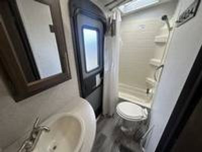 2019 Keystone Keystone RV Cougar — photo 17 view