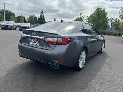 2016 Lexus ES 350 — detail view