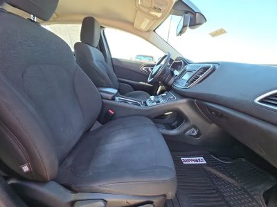 2015 Chrysler 200 - Photo 15