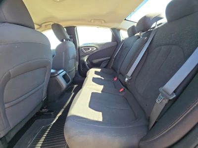 2015 Chrysler 200 - Photo 18