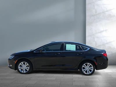 2015 Chrysler 200 - Photo 3