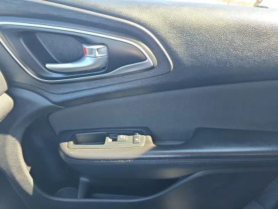 2015 Chrysler 200 - Photo 21