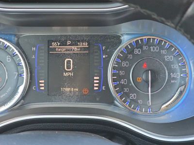 2015 Chrysler 200 - Photo 10