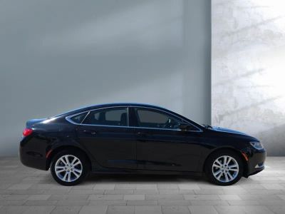 2015 Chrysler 200 - Photo 7