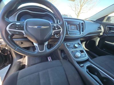 2015 Chrysler 200 - Photo 12