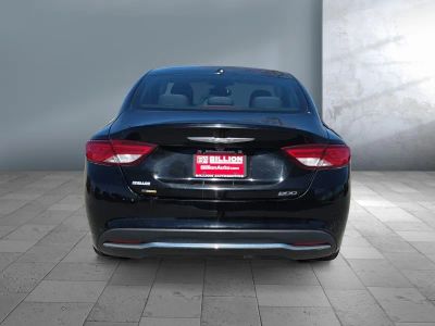 2015 Chrysler 200 - Photo 5