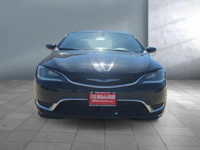2015 Chrysler 200 - Photo 2