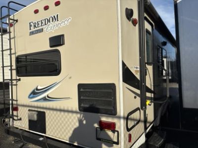 2018 Coachmen Freedom Express Ultra Lite - Photo 2
