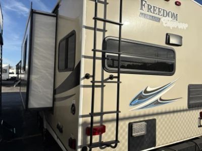 2018 Coachmen Freedom Express Ultra Lite - Photo 4