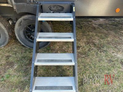 2024 Forest River Cherokee Arctic Wolf Suite - Photo 7