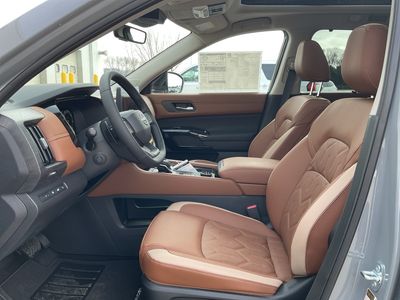 2026 Nissan Pathfinder — photo 9 view
