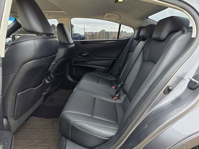 2021 Lexus ES - Photo 16