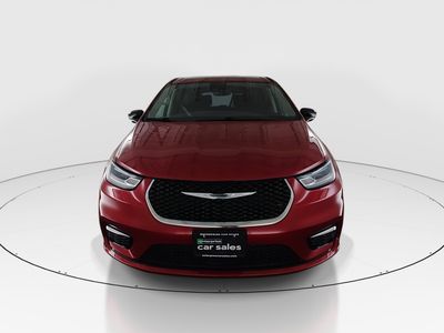 2024 Chrysler Pacifica — side profile view