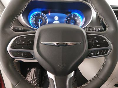 2024 Chrysler Pacifica — photo 12 view
