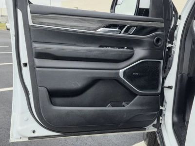 2022 Jeep Wagoneer - Photo 15